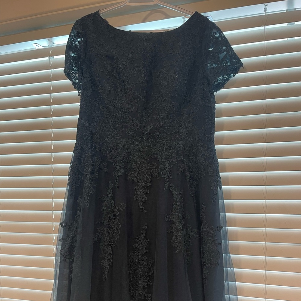 NWT JJs House, Size 14. Mother of bride or groom dress.